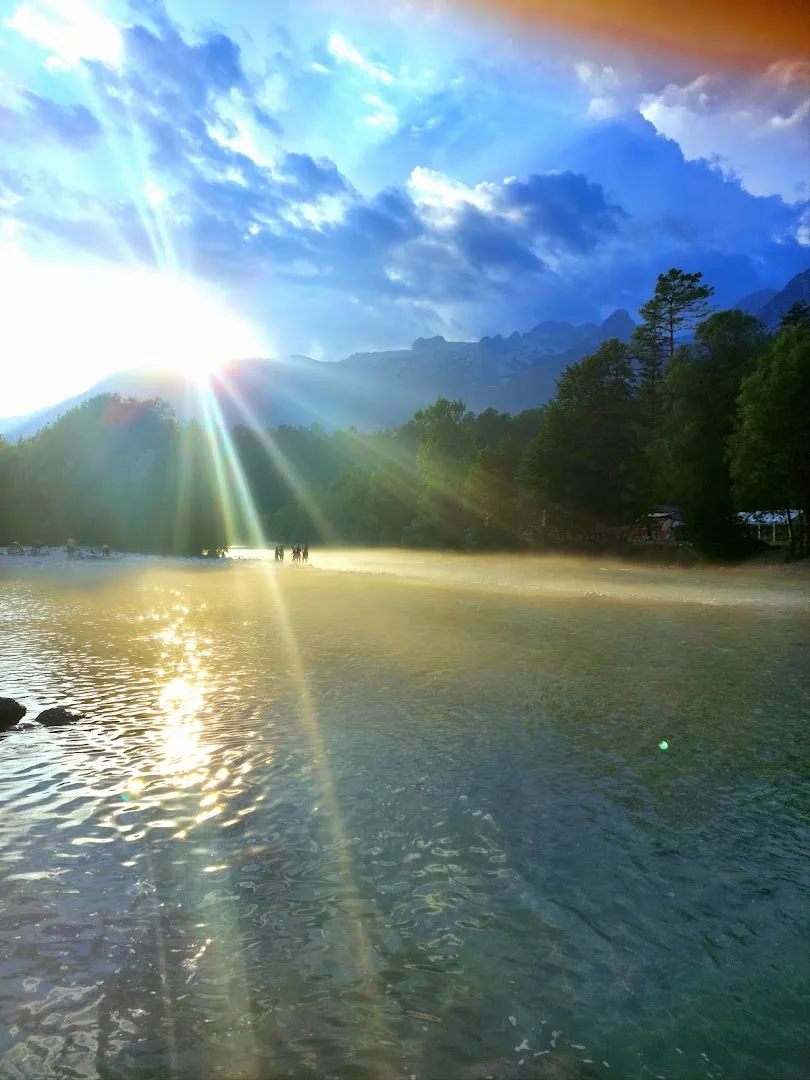 Soča v nizkem soncu